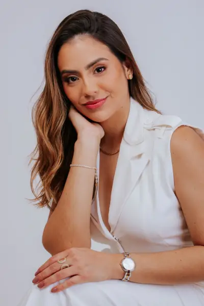 Dra. Thainá Sobral